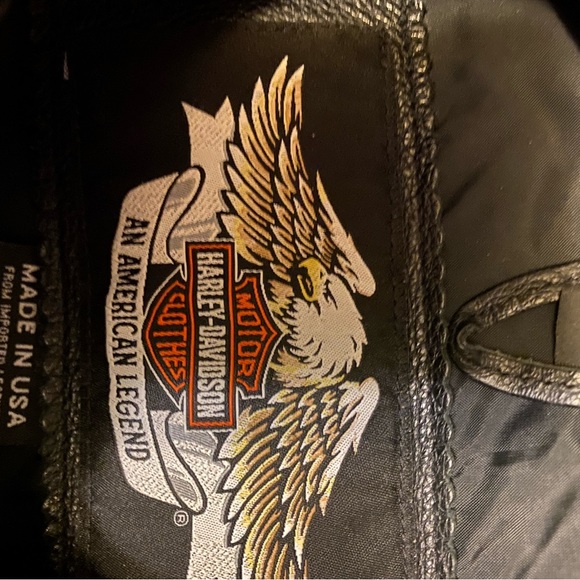 Harley-Davidson leather jacket. Excellent condition.Logo patch on back. Medium - Picture 15 of 17